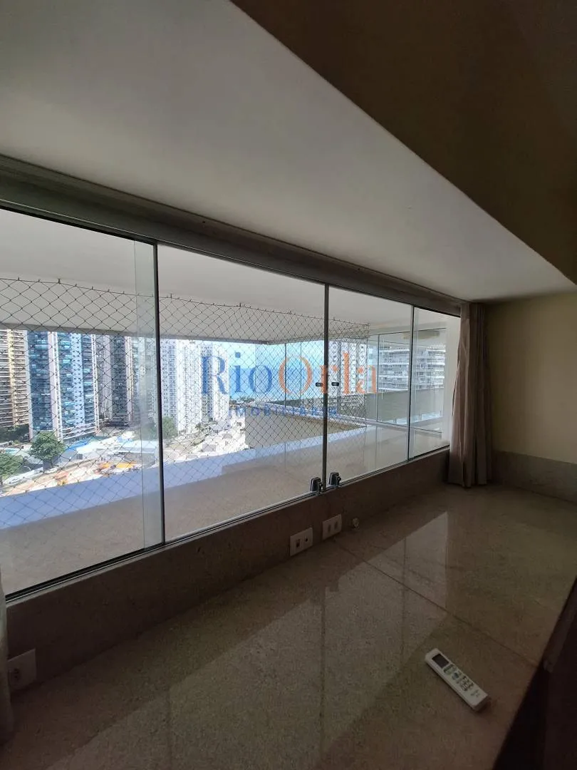 Unfurnished apartment with 4 bedrooms and 5 bathrooms — photo 48