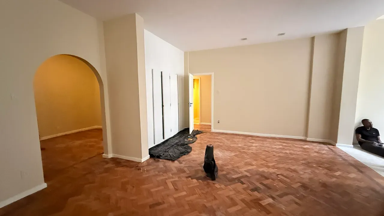 4-bedroom apartment, 1 with its own bathroom, 240 m² — photo 20