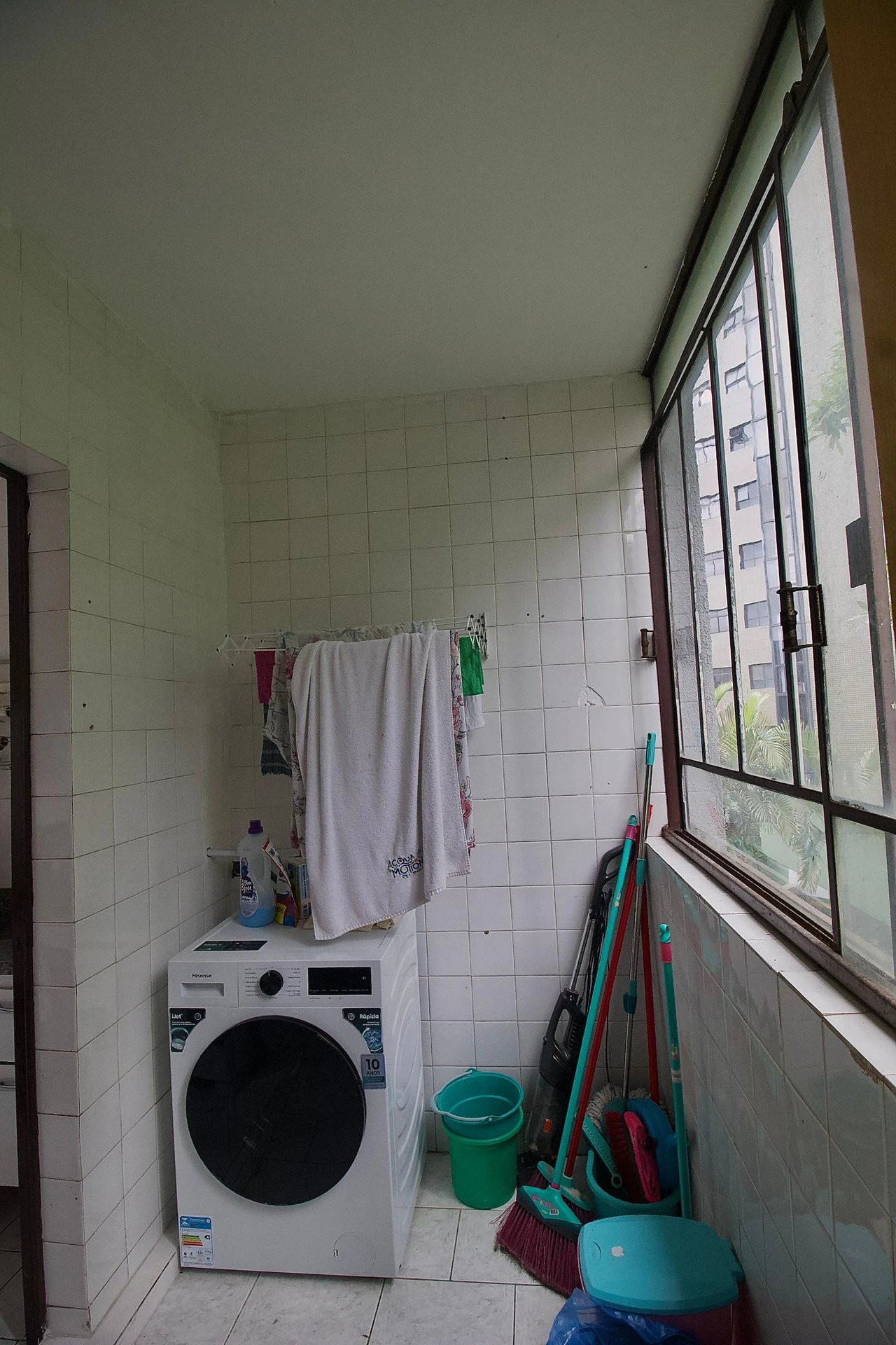 84 m² apartment with a home office and a bathtub — photo 32