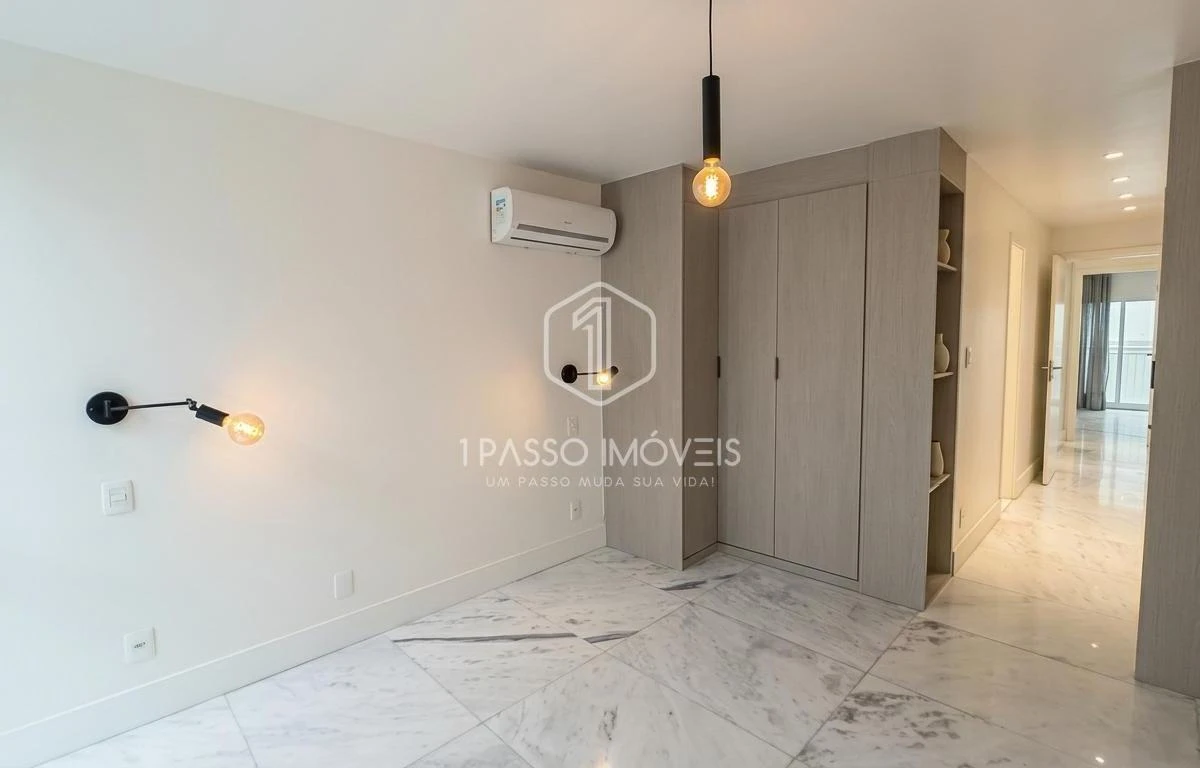 Furnished 140 m² apartment with 3 en-suite rooms and 2 spots — photo 20
