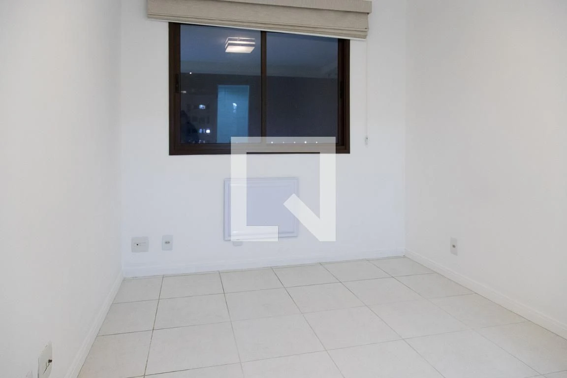 Glass-enclosed balcony in a 2-bedroom apartment, 74 m² — photo 21