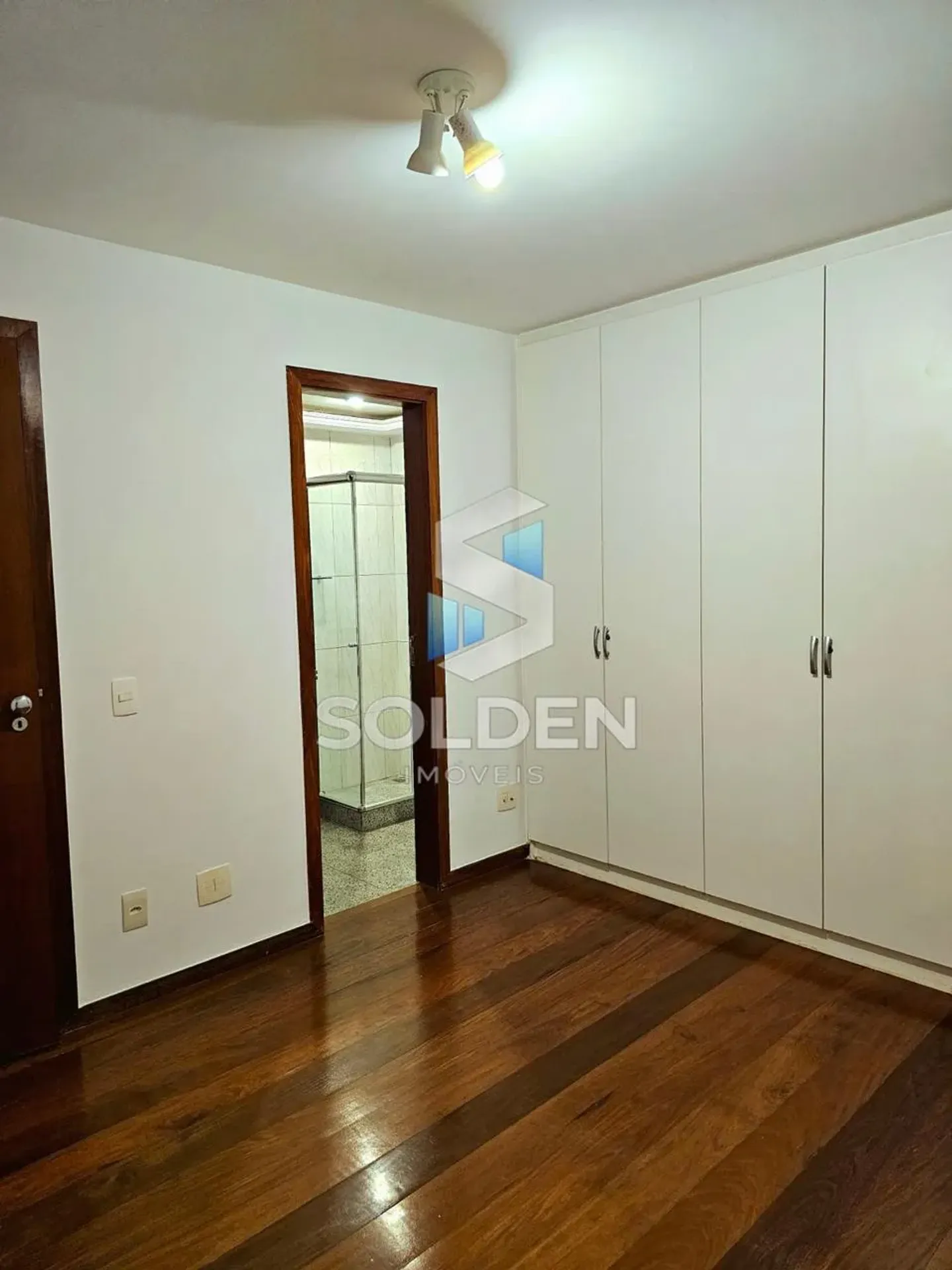 160 m² apartment with 3 bedrooms and 4 bathrooms — photo 16