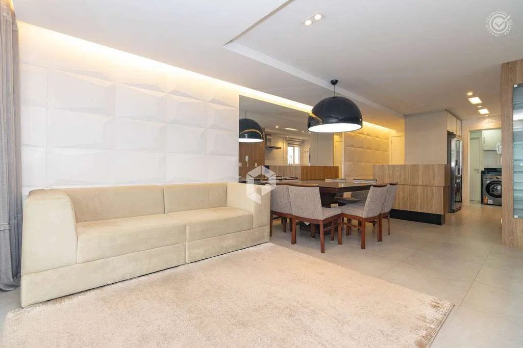 Glass-enclosed balcony in a 2-bedroom apartment, 163 m²