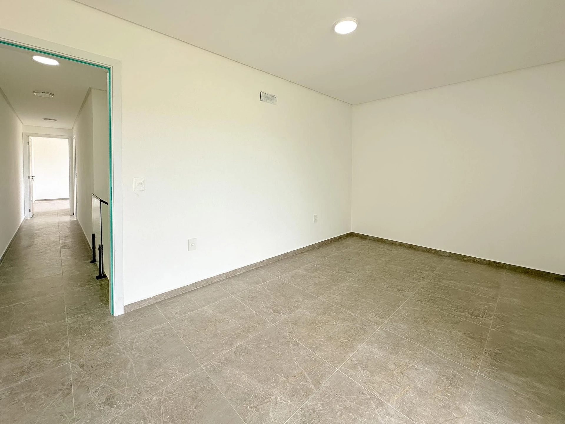 Floor-to-ceiling windows in a 3-bedroom house, 157 m² — photo 53