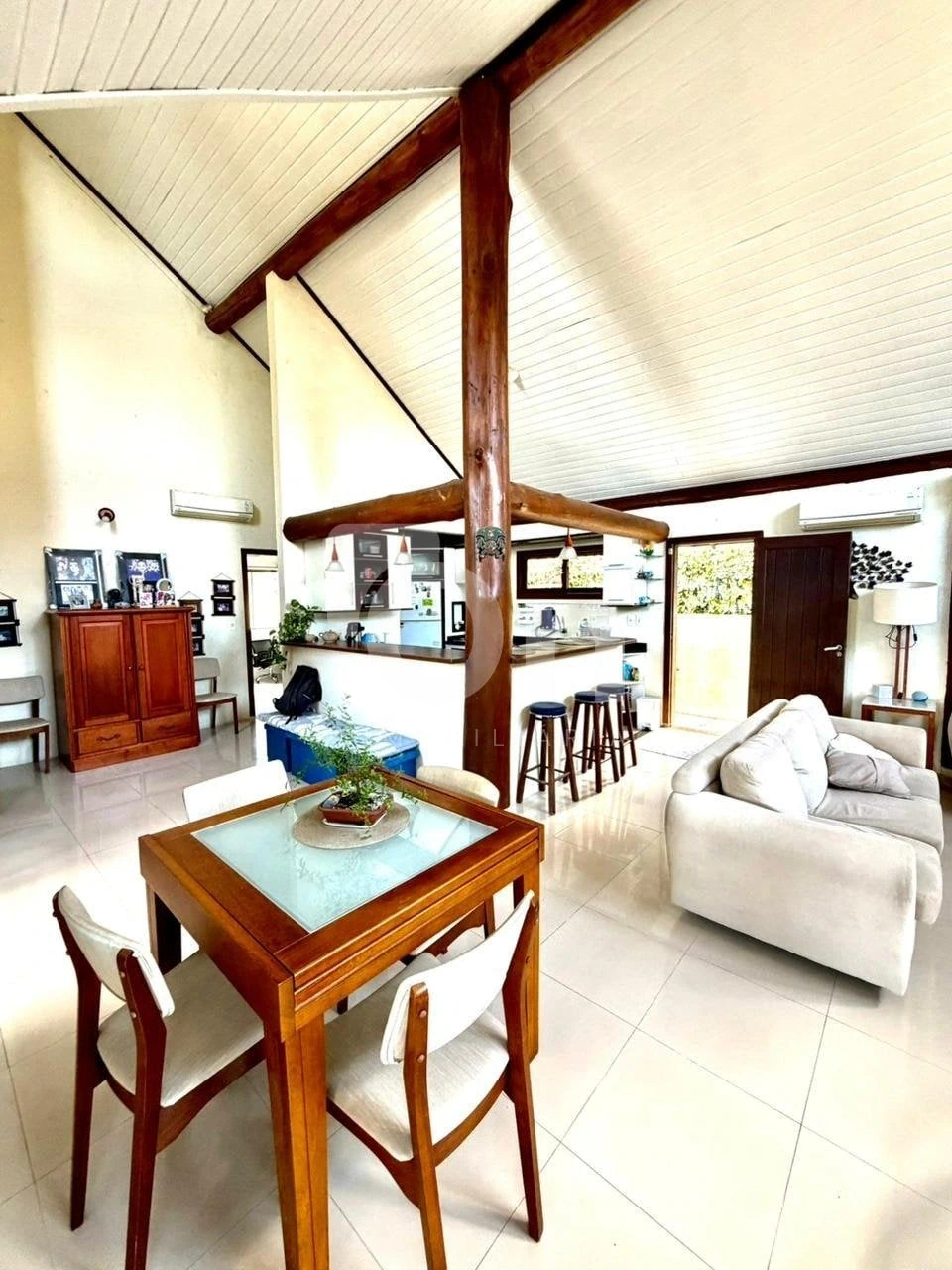Furnished house, 224 m², with floor-to-ceiling windows — photo 9