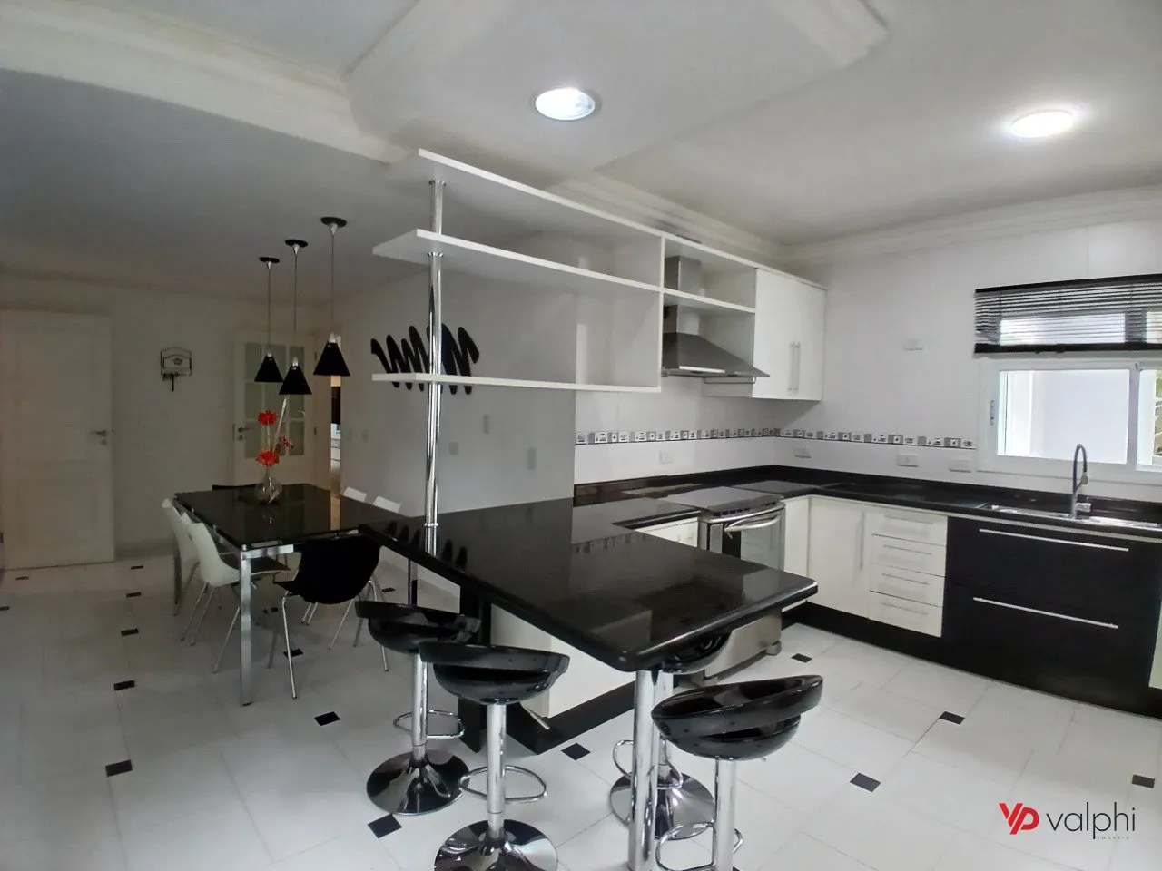 4-bedroom house with a grill on the balcony — photo 35