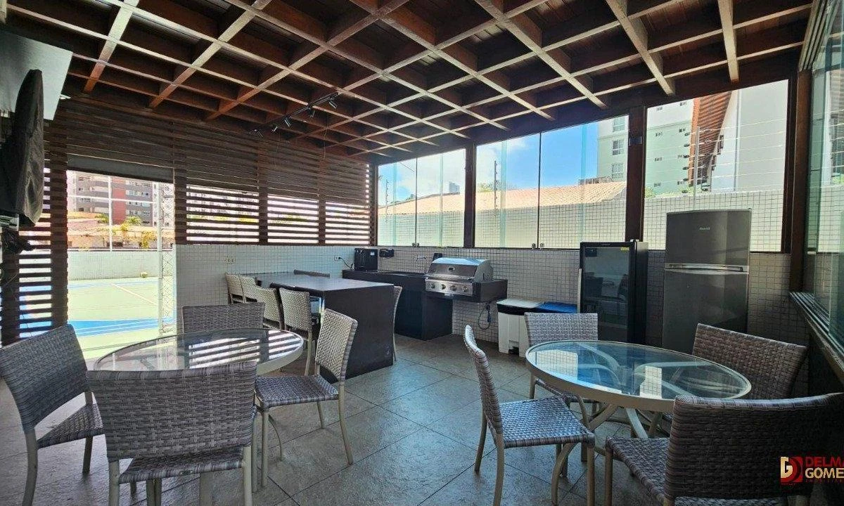 Apartamento de 212 m² com banheira e varanda envidraçada — photo 22