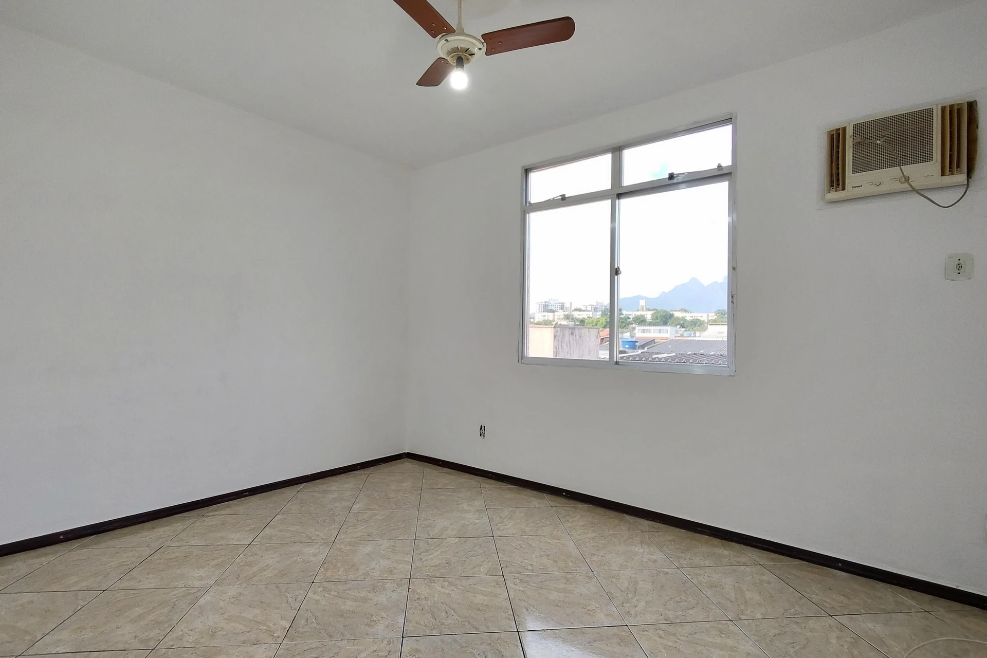 Unfurnished apartment with 2 bedrooms and 1 parking space — photo 34