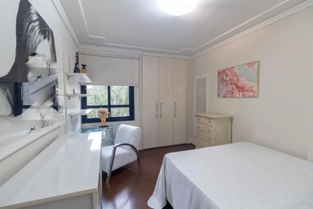 3-bedroom apartment with a washing machine — photo 33