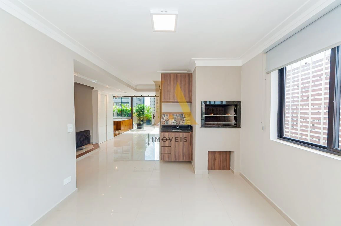 Furnished apartment, 210 m², with a glass-enclosed balcony — photo 6