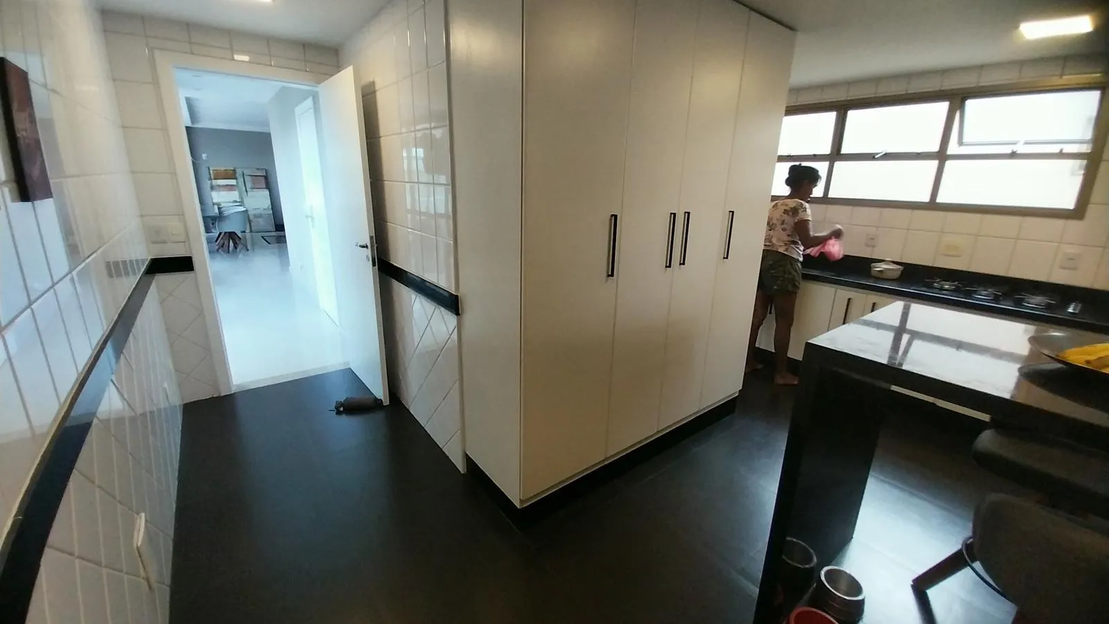 Unfurnished apartment with 4 bedrooms and 5 bathrooms — photo 45