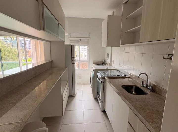 Furnished 1-bedroom apartment with 1 parking spot — photo 2