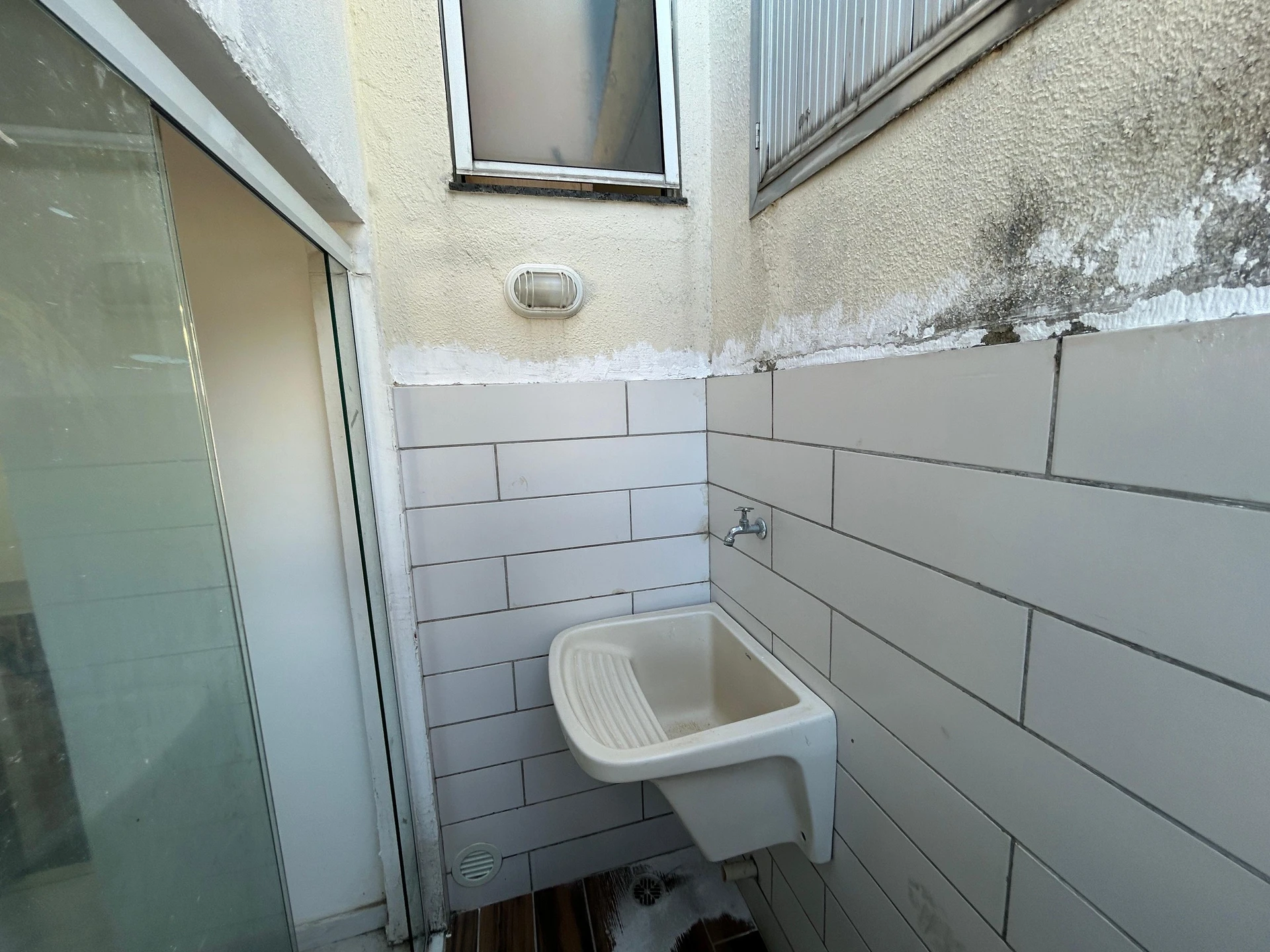 Rental house with 2 bedrooms and 1 bathroom