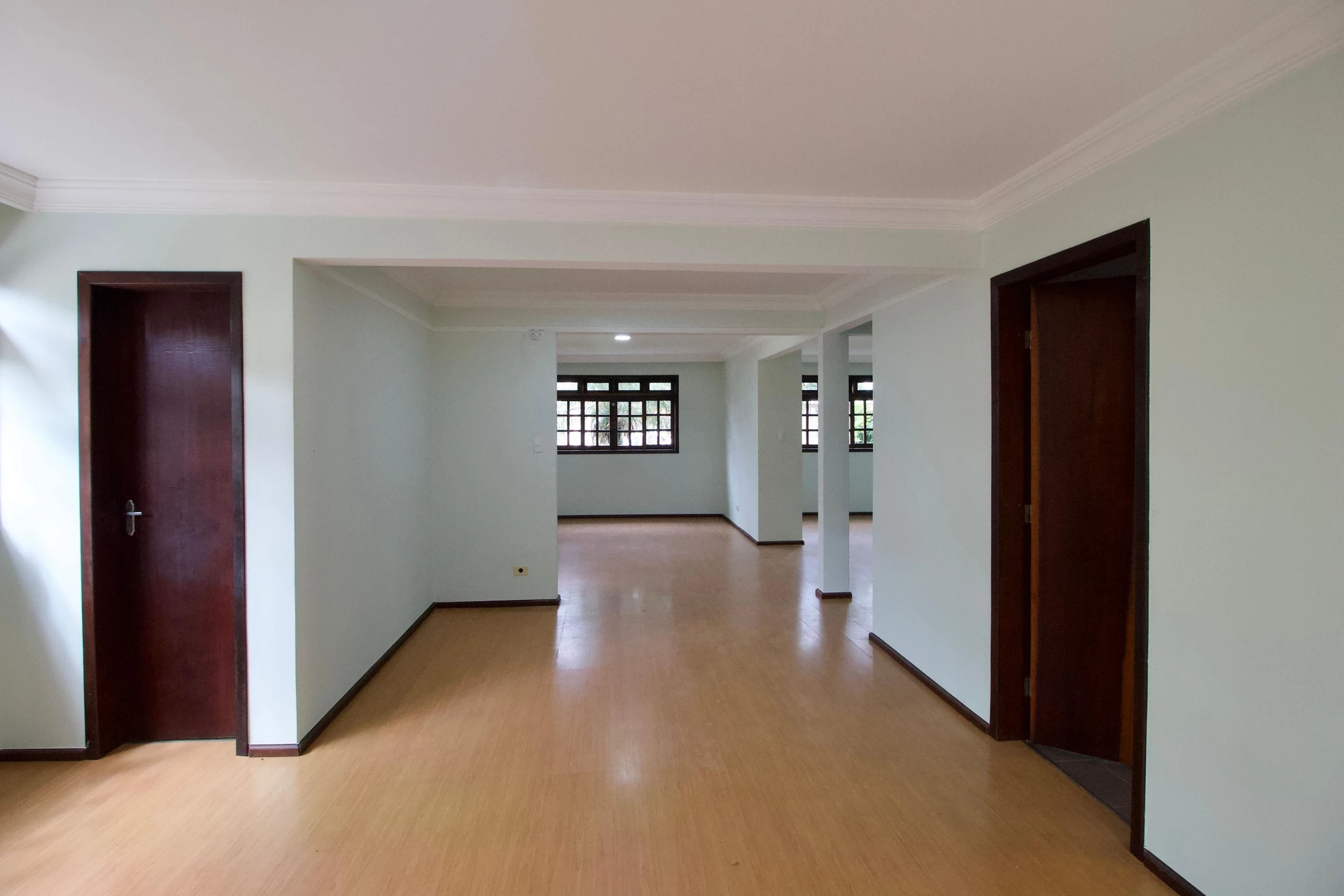 4-bedroom house with a garden in Curitiba — photo 48