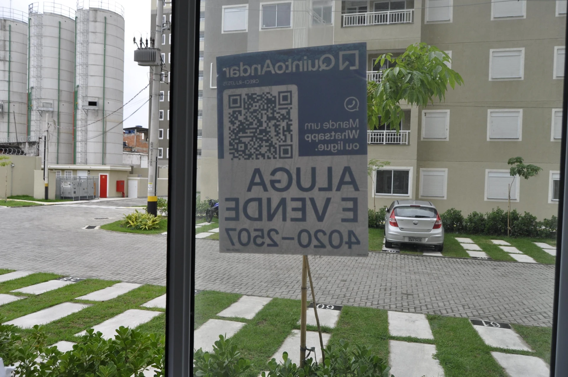 2-bedroom apartment in a building with a pool — photo 37