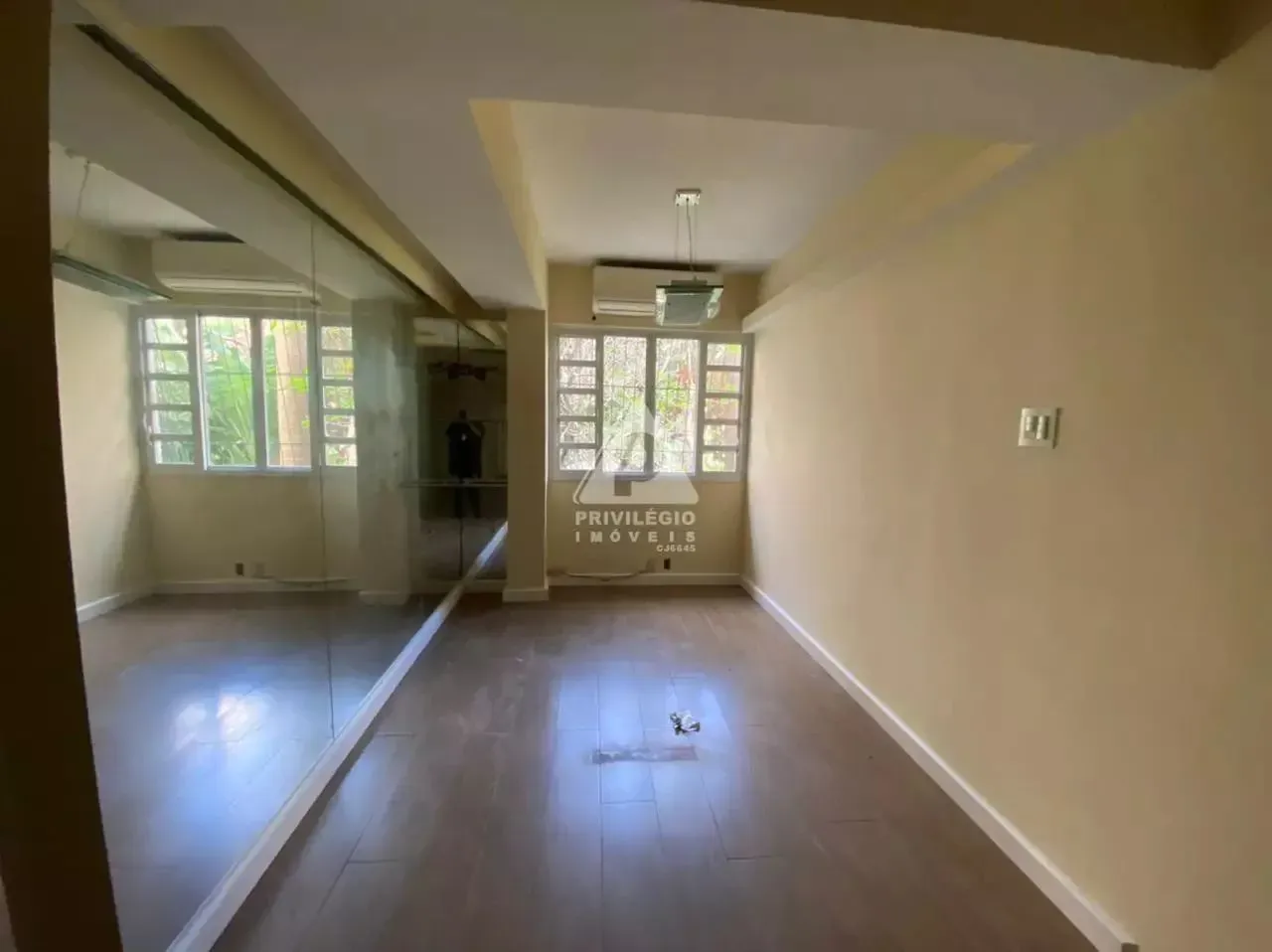 Home office in a 2-bedroom apartment, 98 m² — photo 3