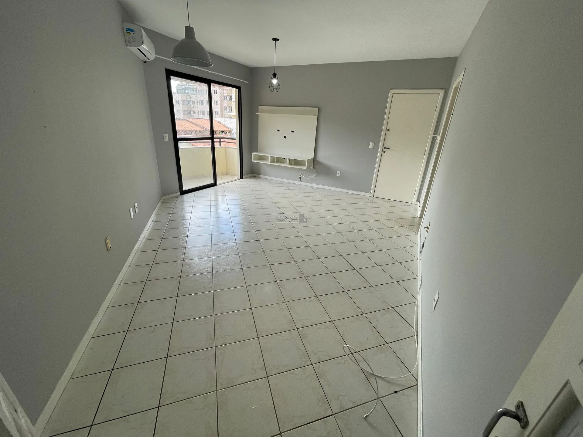 Квартира с 3 спальнями и 1 спальней с ванной, 105 м² — photo 19