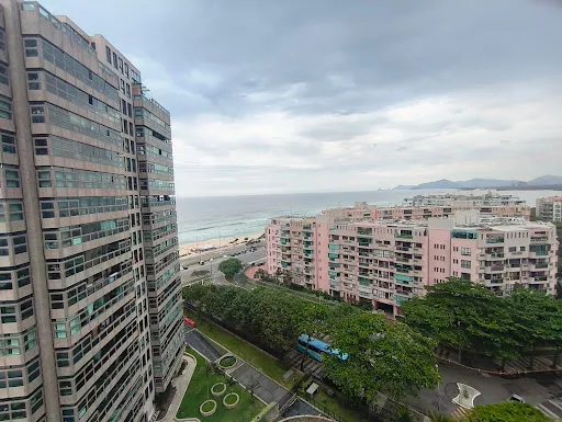 4-bedroom apartment with enclosed balcony — photo 10
