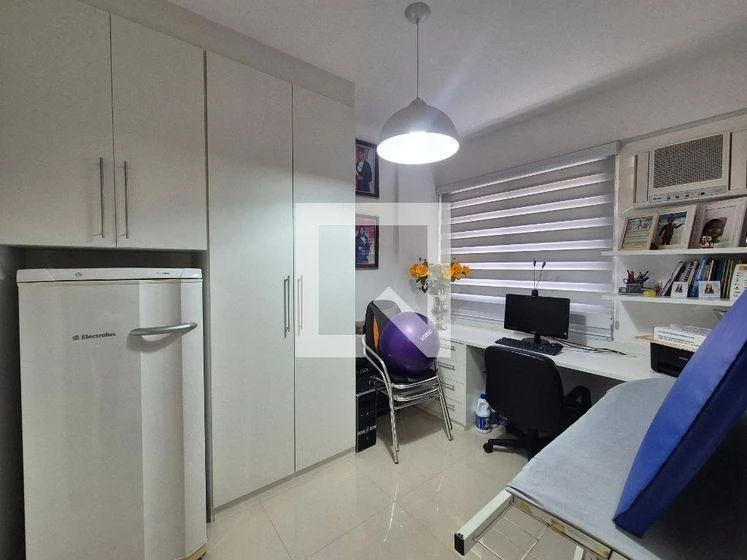Glass-enclosed balcony in a 3-bedroom apartment, 76 m² — photo 26