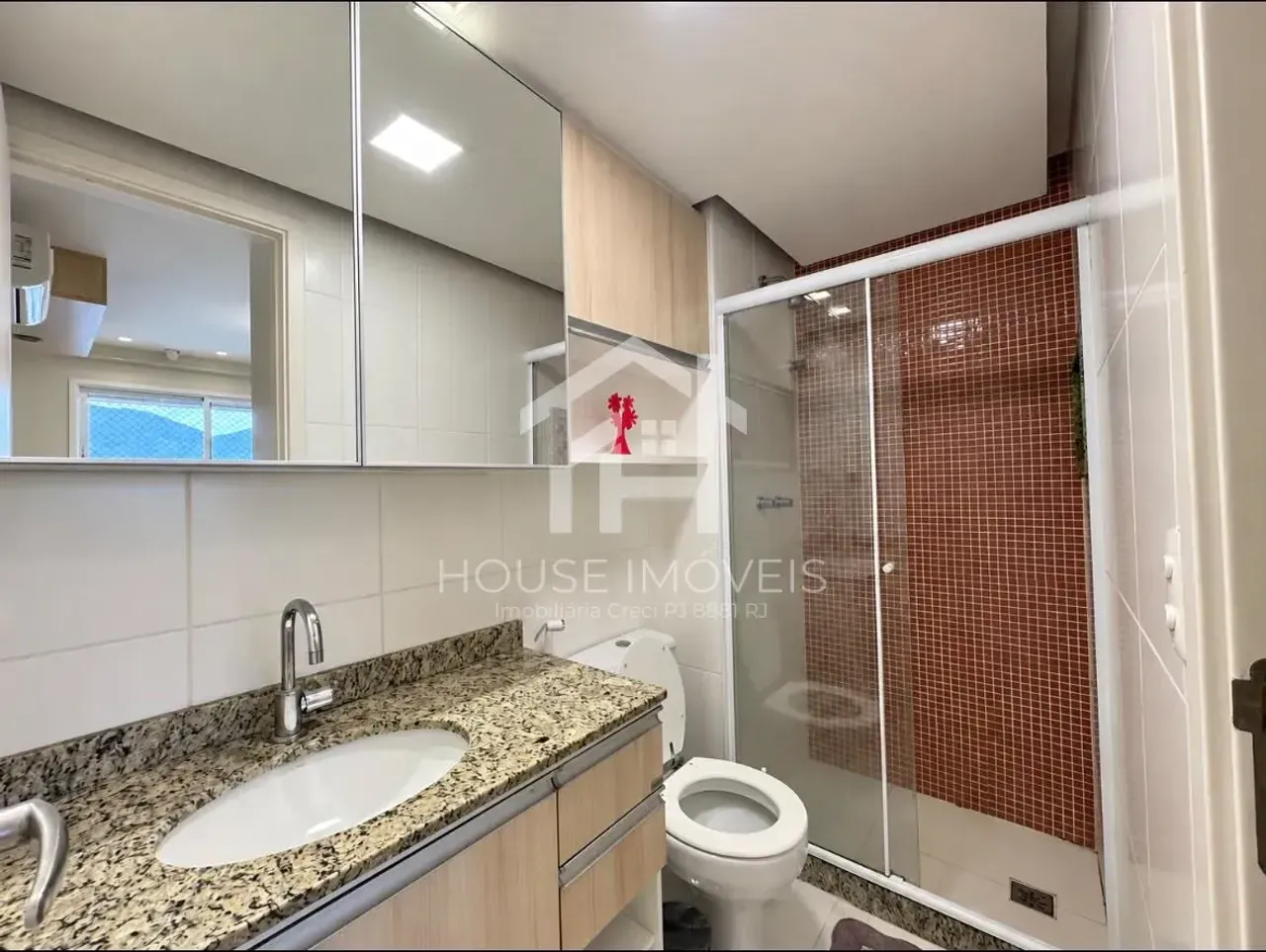 Панорамные окна и 3 спальни: квартира 150 м² — photo 31