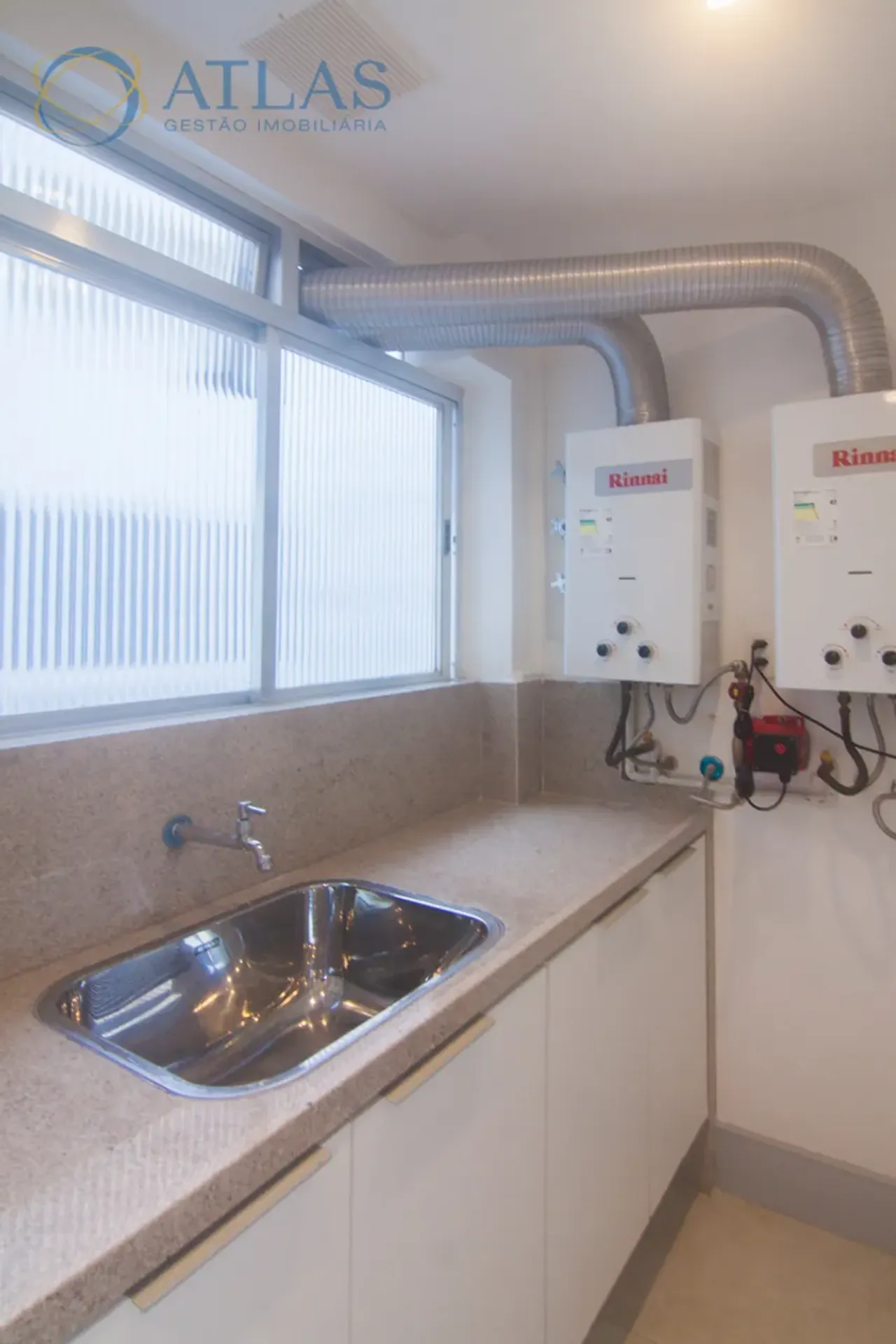 Apartamento, 90 m², com janelas do piso ao teto — photo 16