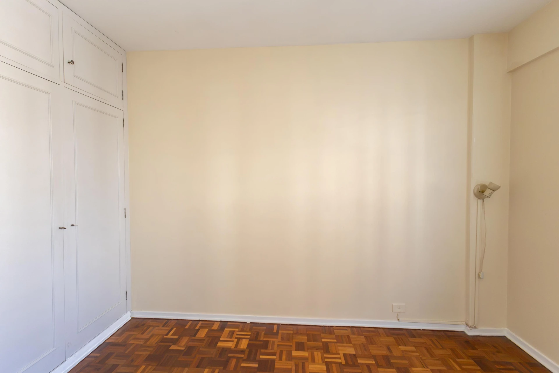 Furnished apartment, 283 m², with a glass-enclosed balcony — photo 31