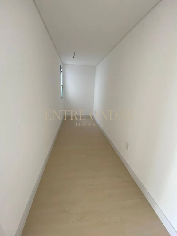Duplex apartment with enclosed balcony and open kitchen — photo 21