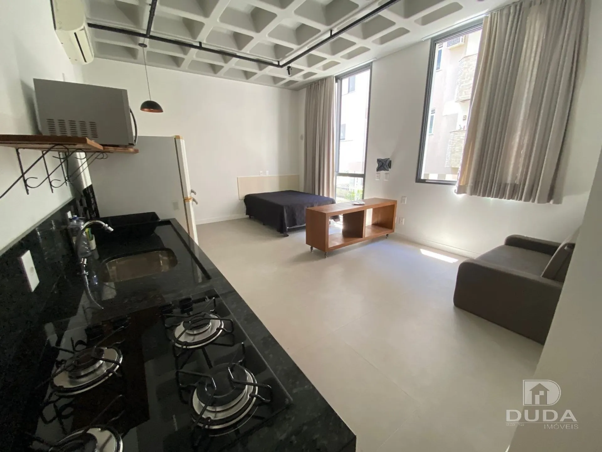 Furnished 1-bedroom apartment with open-plan kitchen — photo 10