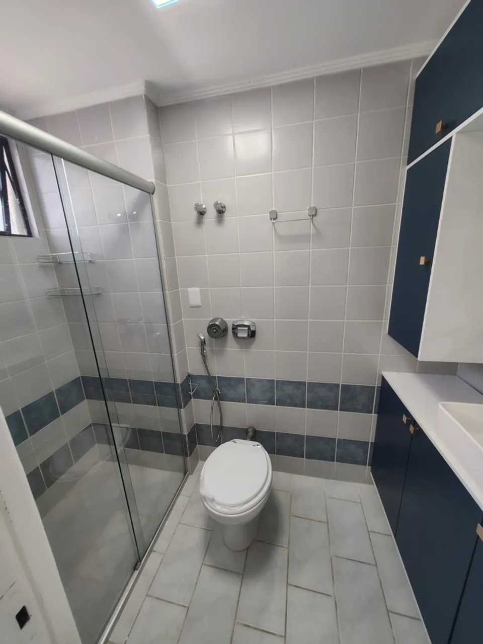 Bathtub in a 3-bedroom apartment, 160 m² — photo 19