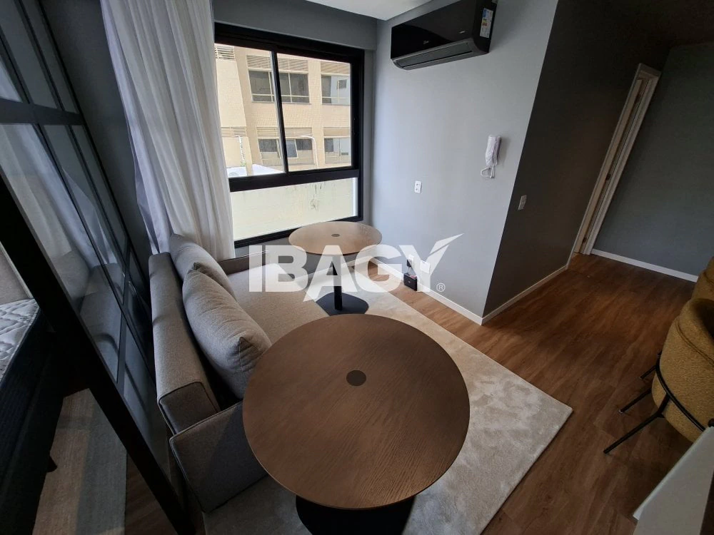 30 m² apartment with 1 bedroom and tall windows — photo 27