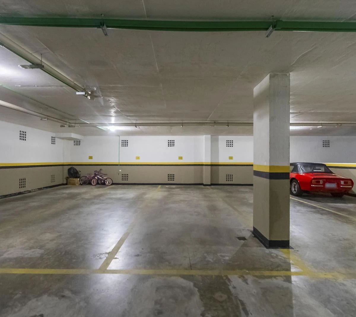 Квартира 71 м² с застеклённым балконом и панорамными окнами — photo 31