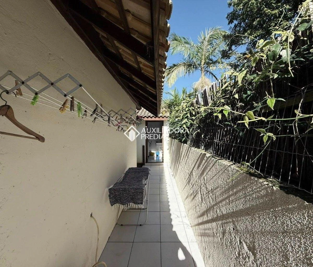 3-bedroom house with a grill on the balcony in Florianópolis — photo 29