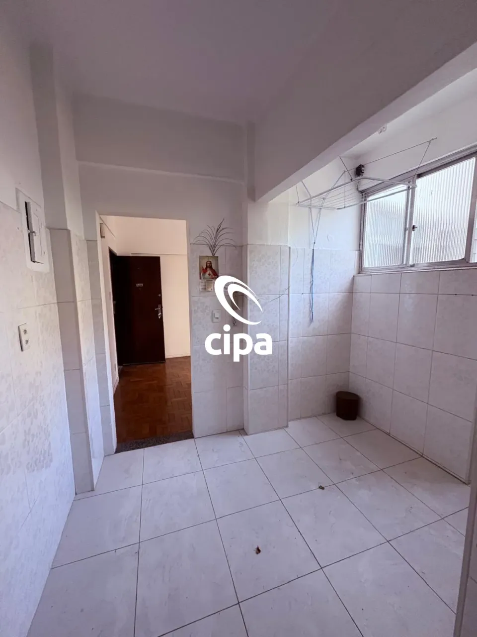 Unfurnished 1-bedroom apartment with a separate kitchen — photo 12