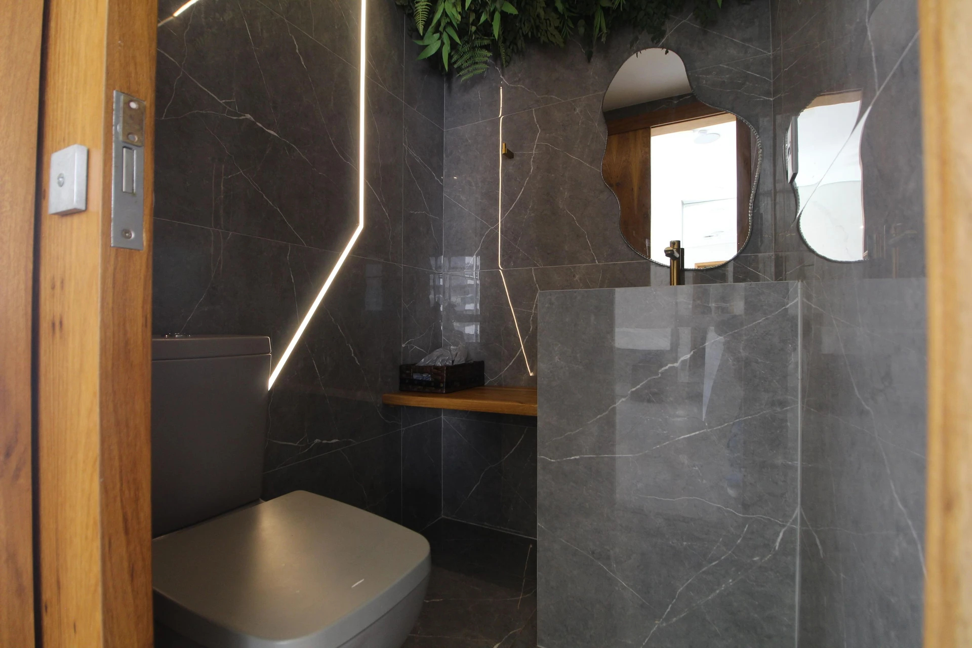 4-bedroom apartment in a building with a sauna — photo 46