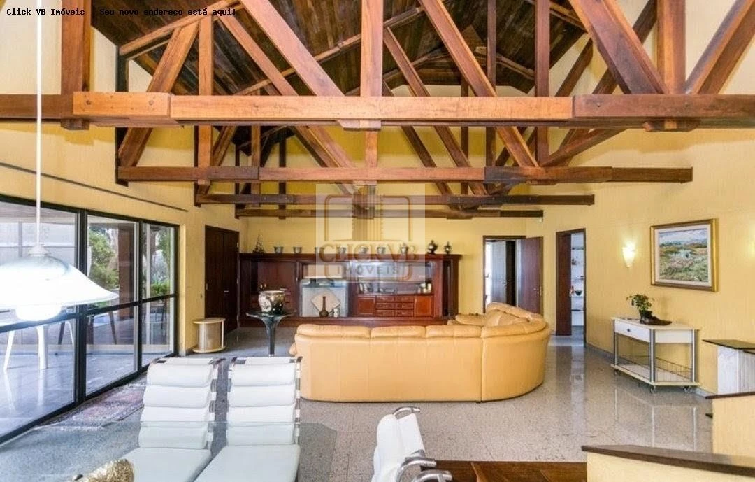 4-bedroom house with floor-to-ceiling windows in Curitiba