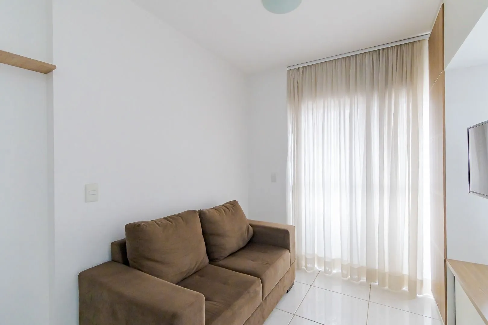 Furnished 1-bedroom apartment with balcony — photo 10