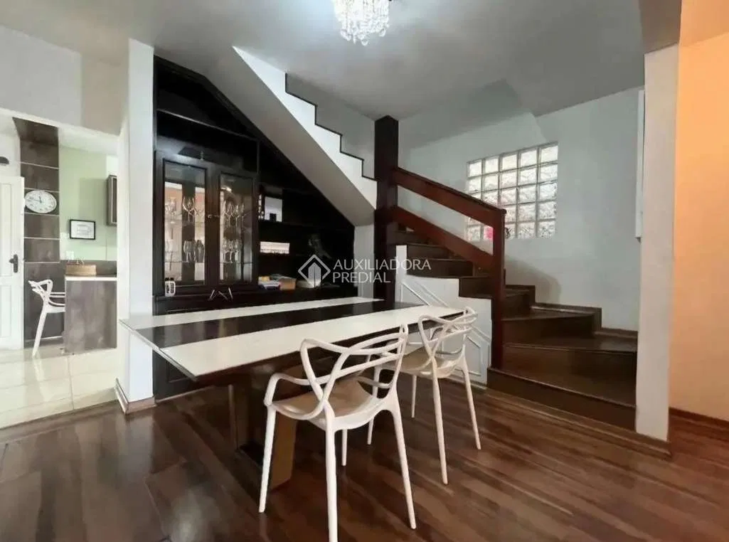 Casa com 5 dormitórios e pátio privativo — photo 5