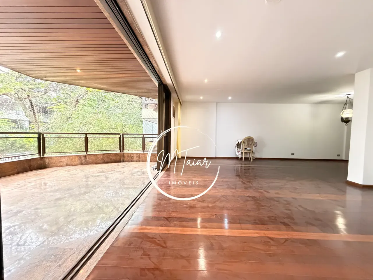 Apartment, 173 m², with a glass-enclosed balcony — photo 4