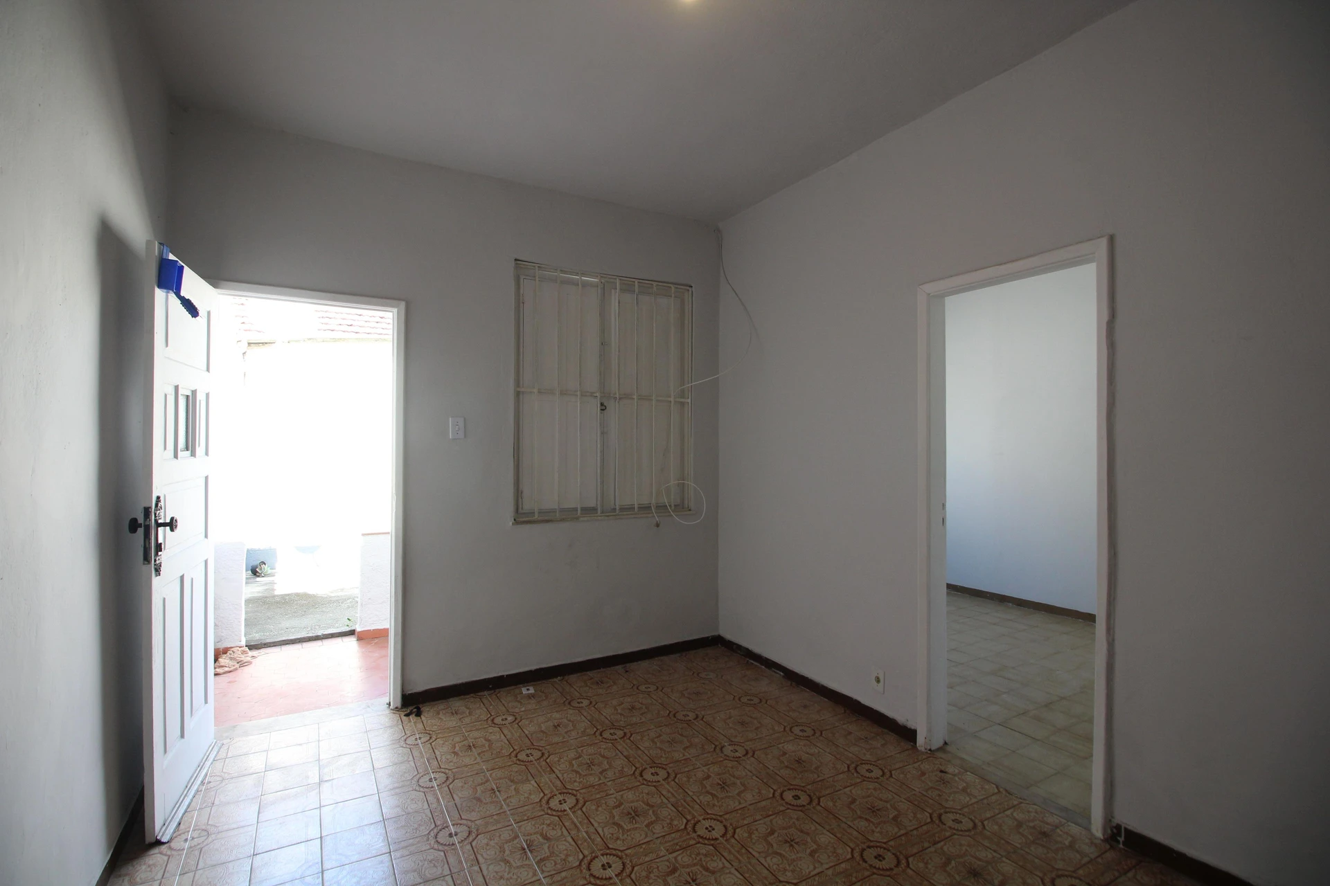 One-bedroom house with a garden — photo 21