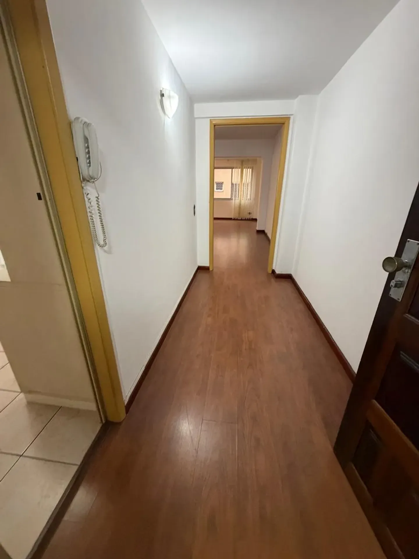 3-bedroom apartment with wood or laminate floors in Curitiba — photo 16