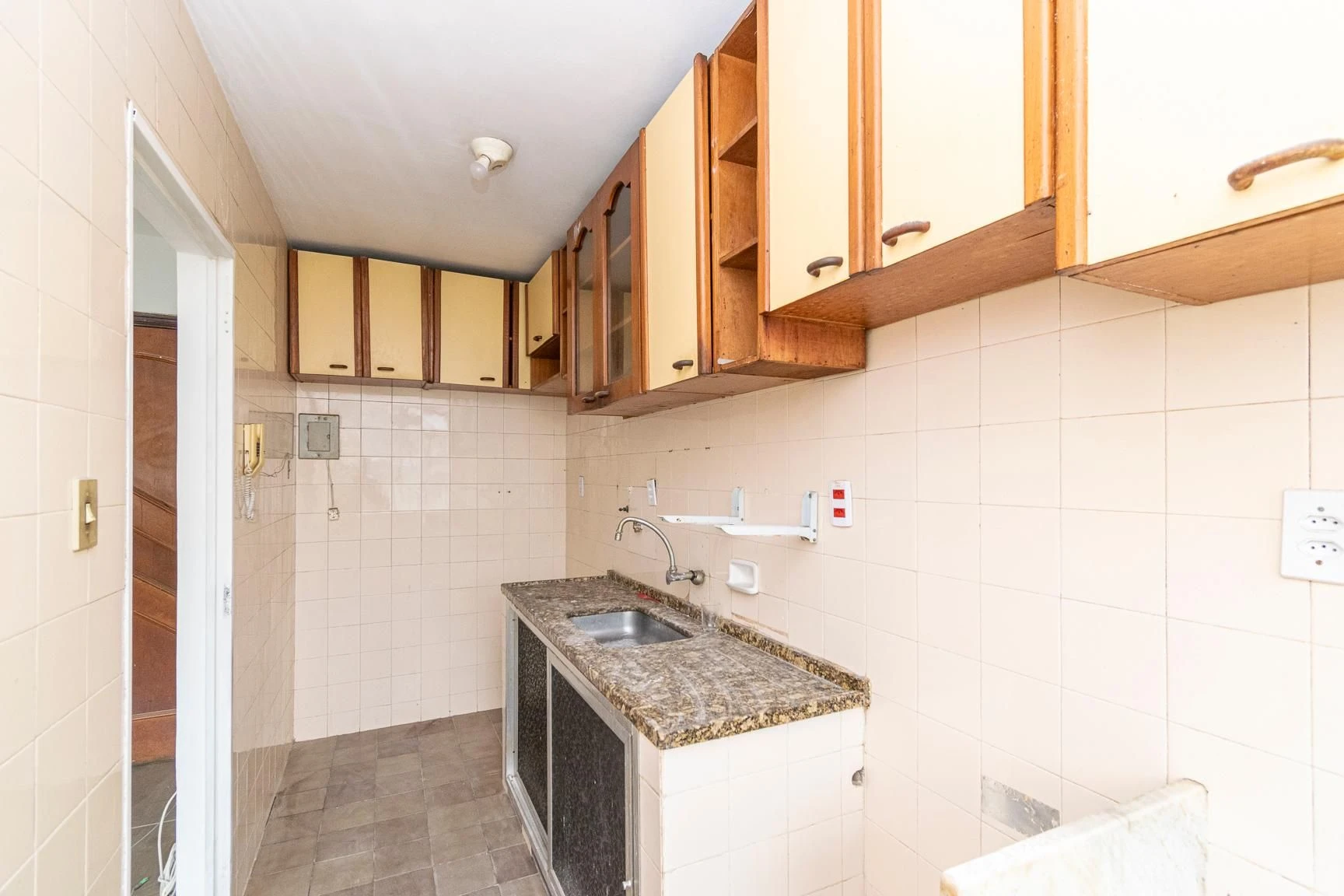2-bedroom apartment with a mountain view in Rio de Janeiro — photo 11