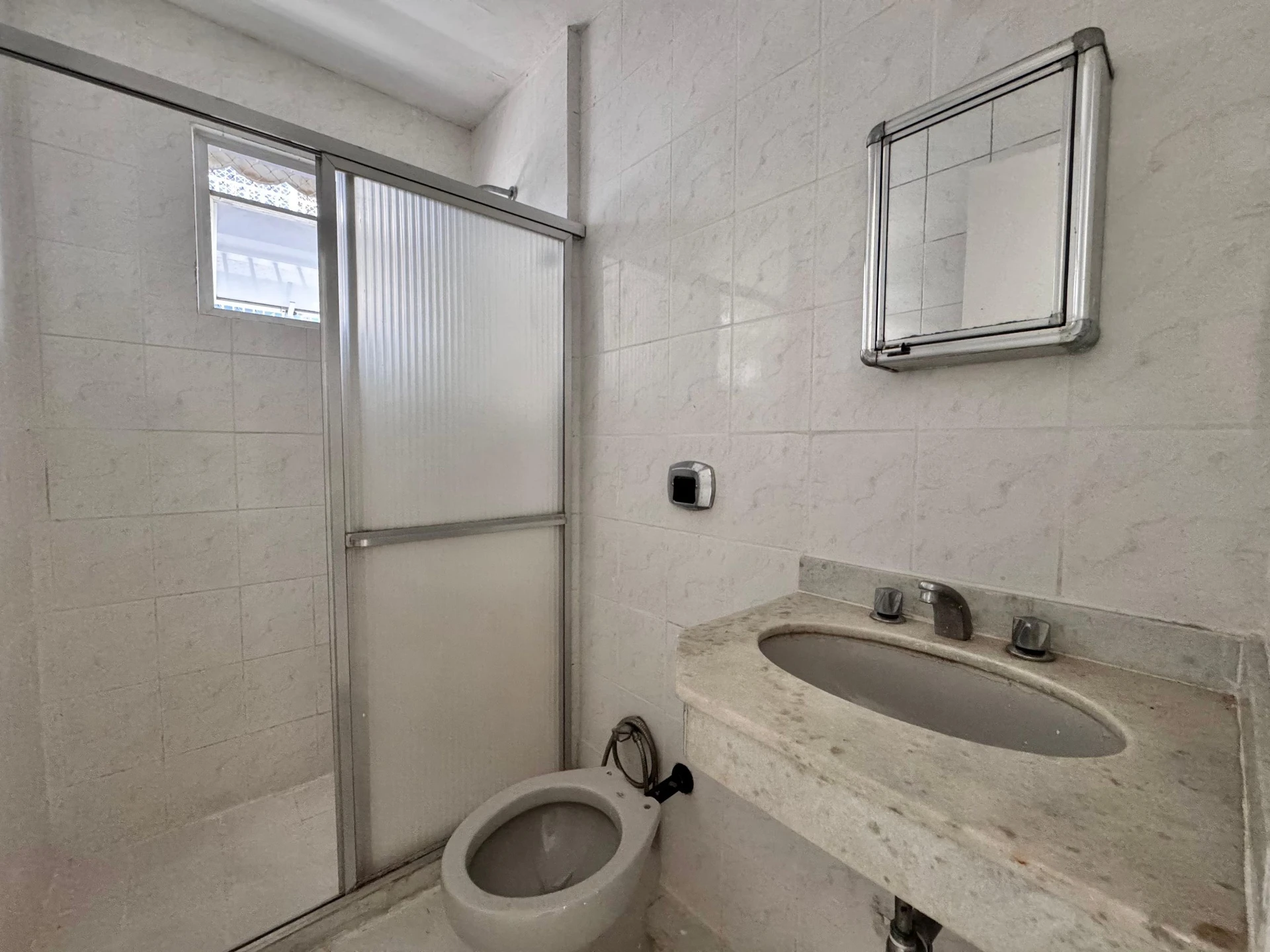 3-bedroom apartment with a balcony and laundry area — photo 38