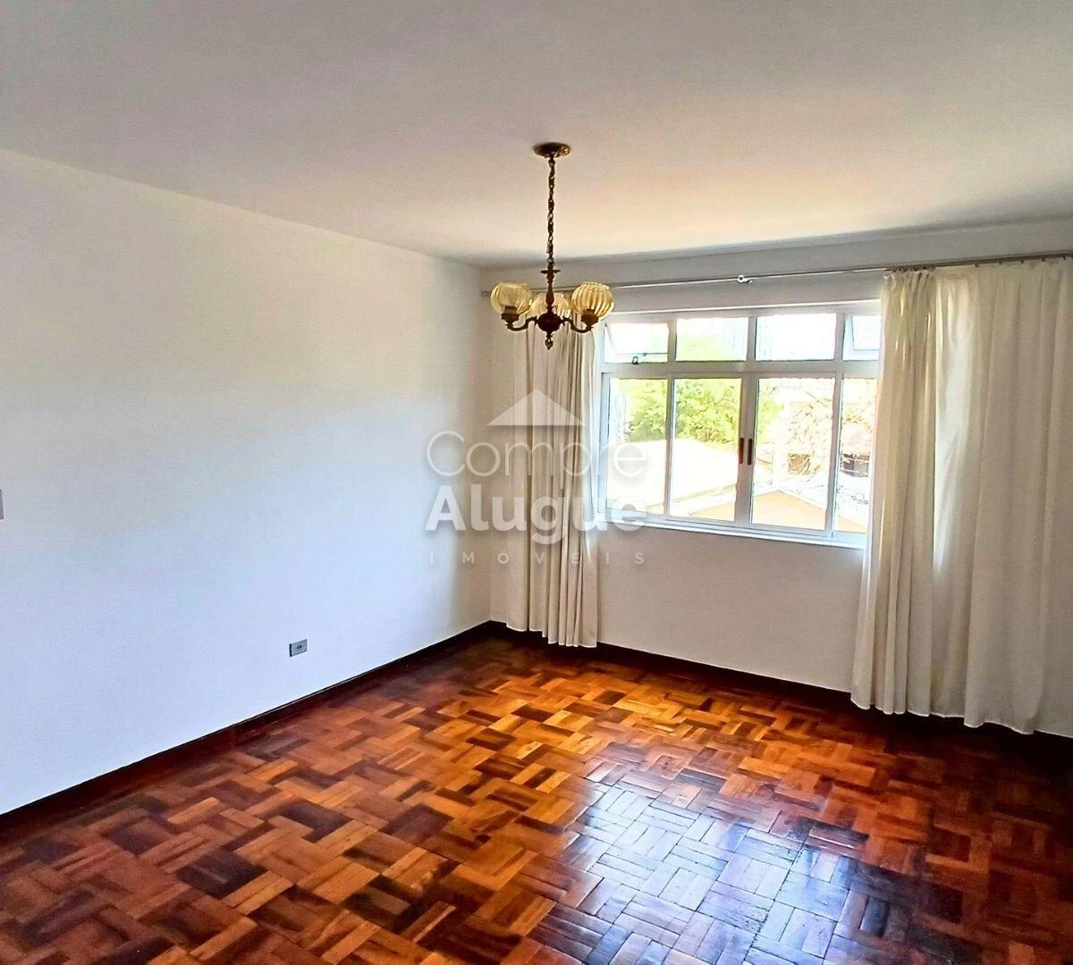 3-bedroom apartment with wood or laminate floors in Curitiba — photo 8