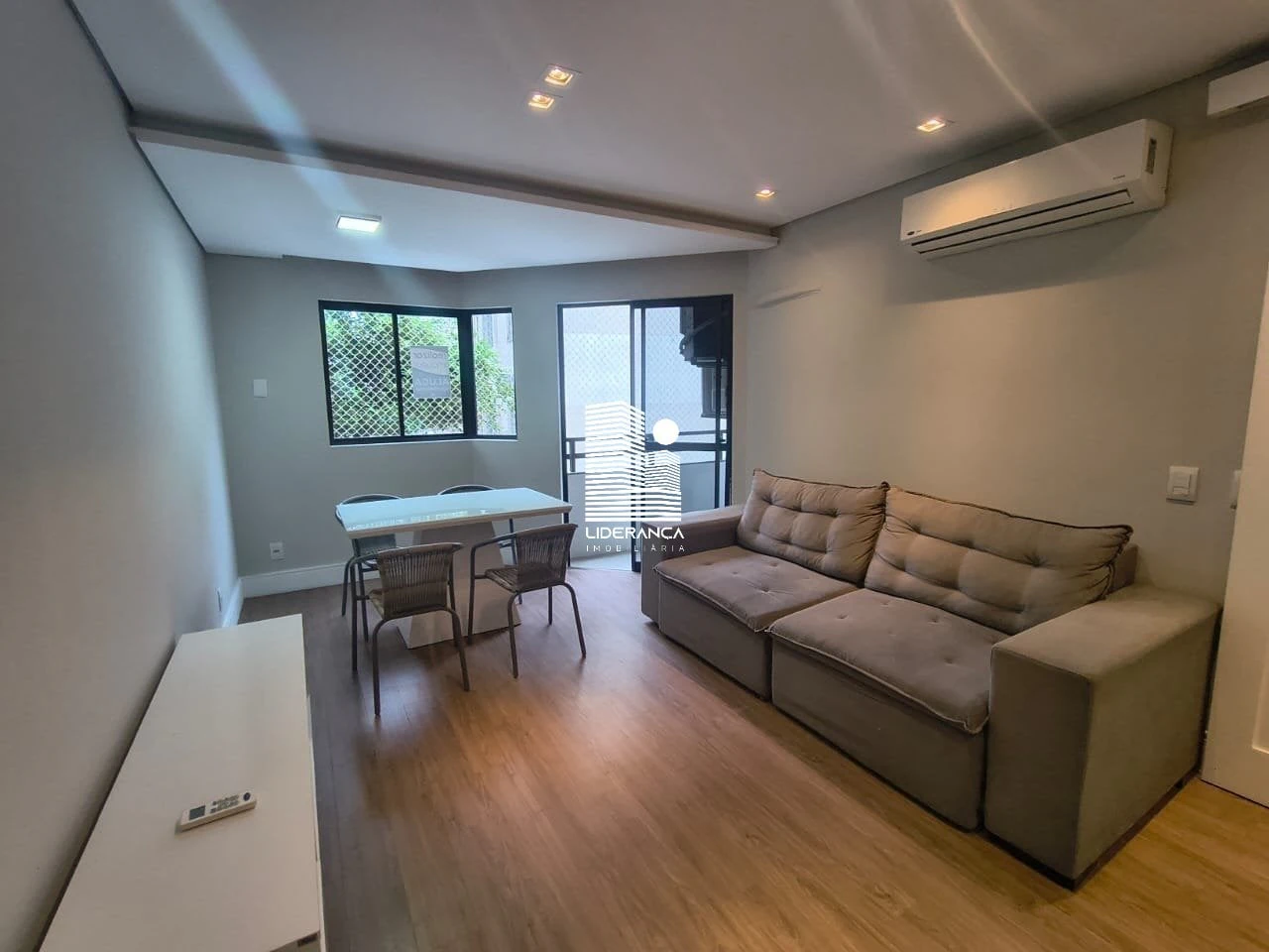 Apartamento com piso de madeira ou laminado, Centro — photo 6