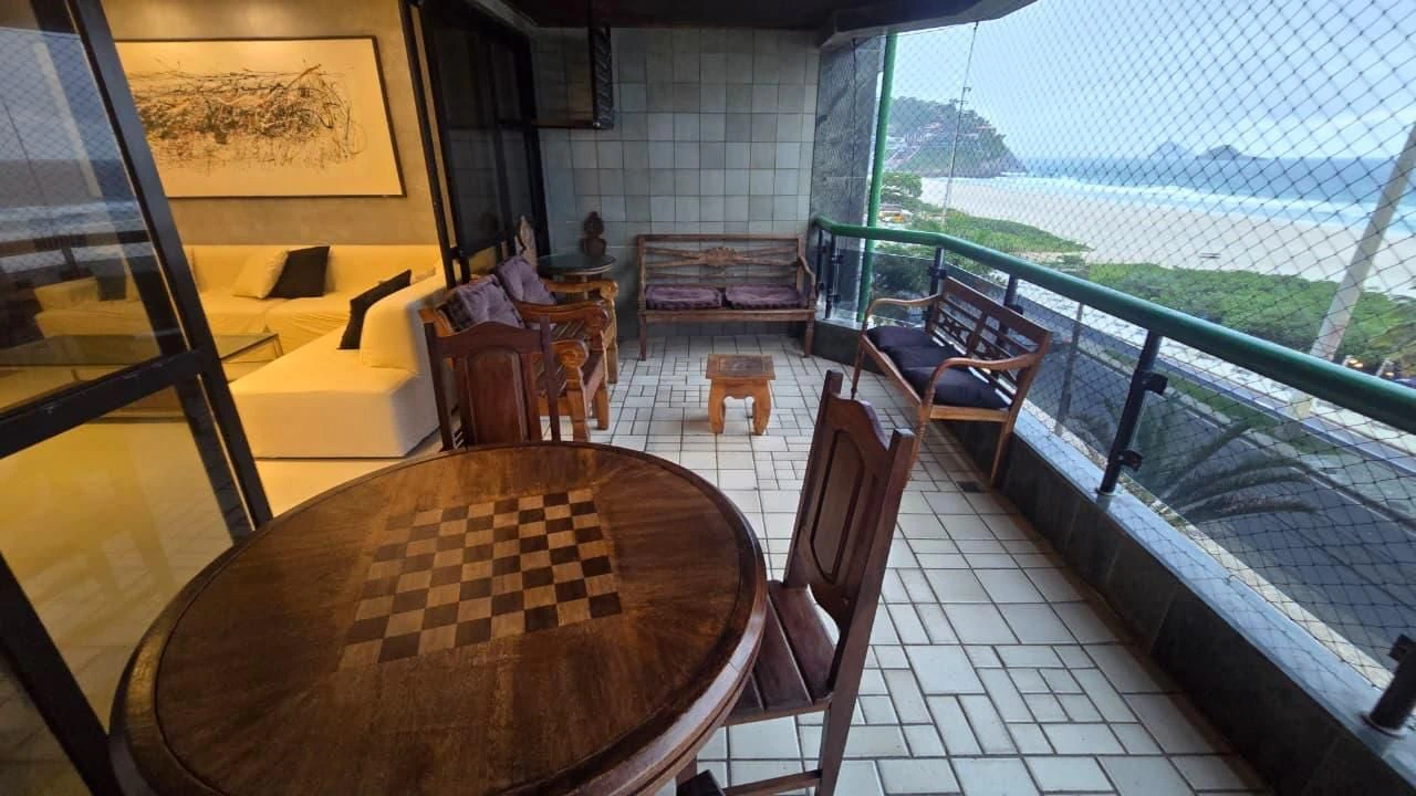4-bedroom apartment in a building with a sauna — photo 19
