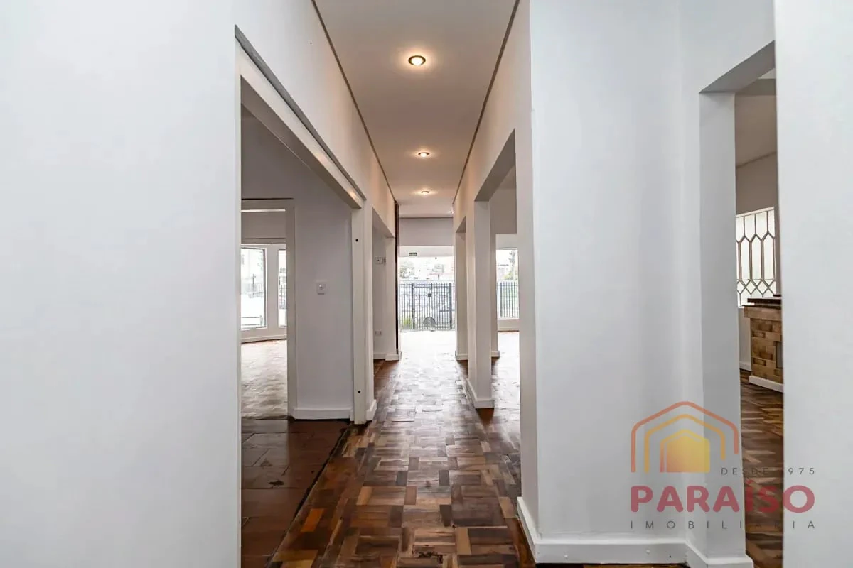 Деревянный пол или ламинат и 4 спальни: дом 165 м² — photo 21