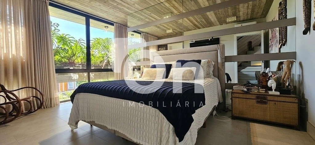 2-bedroom house with a mountain view in Florianópolis — photo 3