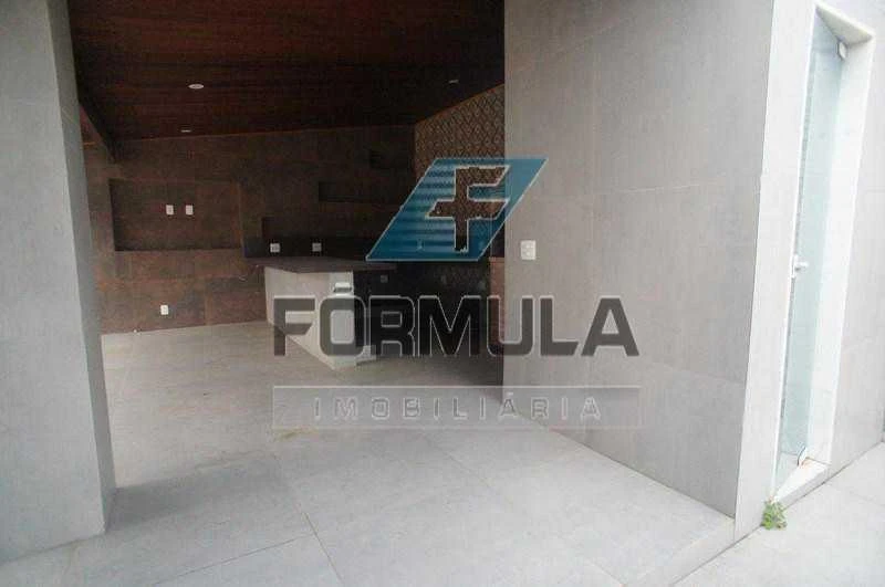 4-bedroom house with a bathtub — photo 6