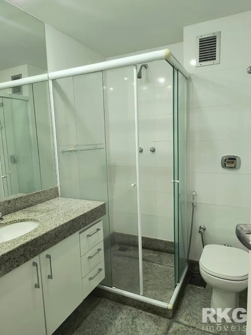 Apartamento com 5 banheiros e box de vidro — photo 5