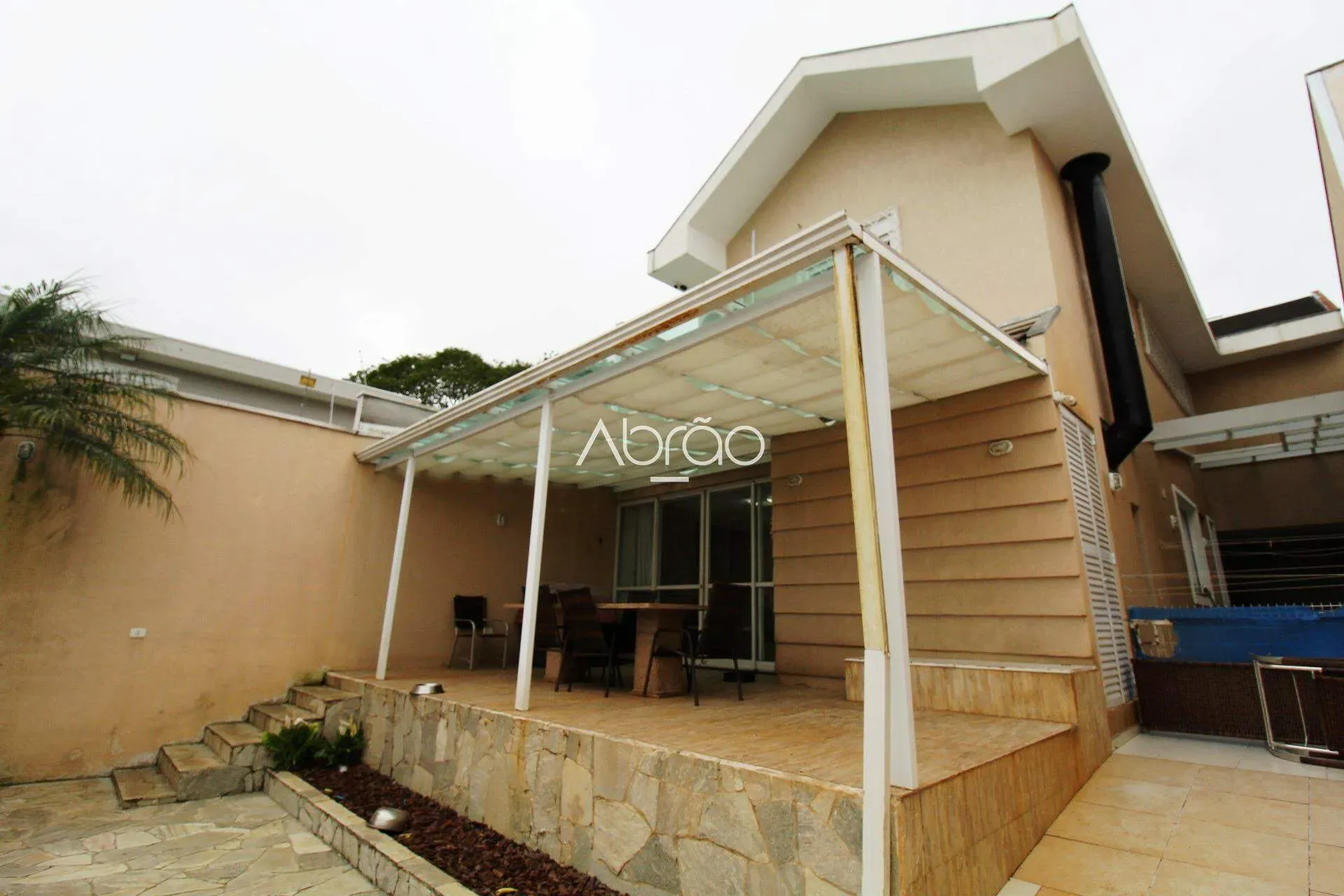 4-bedroom house with a private BBQ area — photo 28